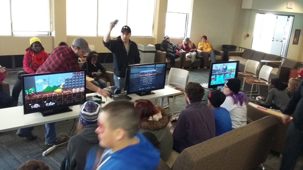 Retro gaming in tri-rotunda. Here til 4!