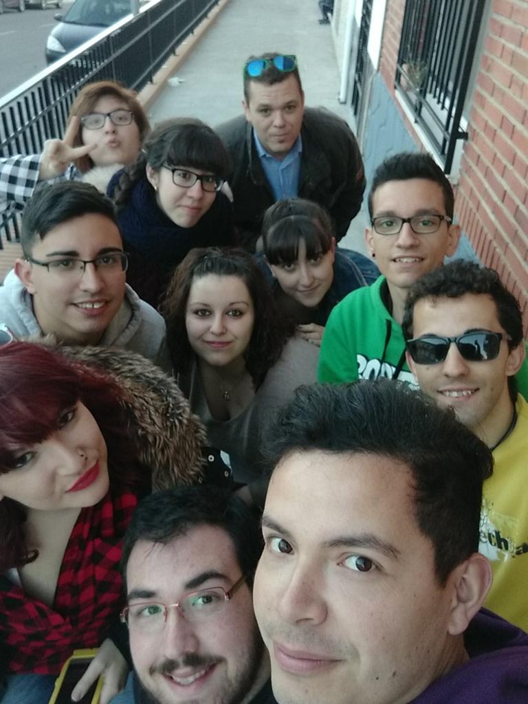 morenin24's tweet photo. Con los amigos #inthebunch #friends #travestos #FelizSabado #yuncos https://t.co/gFZ7Rv8WhE