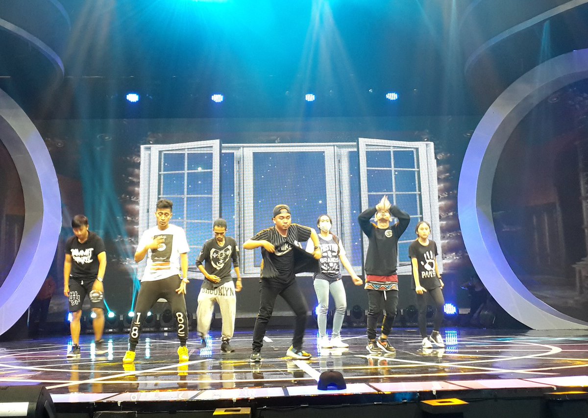 Opening #TheDanceIcon2 JUSTIN BIEBER N ONE DIRECTION' w/ <a href="/StopdanceCrew/">Stop Dance Crew</a> <a href="/BendicionCrew/">Bendicion Crew</a> 
Minggu 10 April 
1230 <a href="/SCTV_/">SCTV</a>