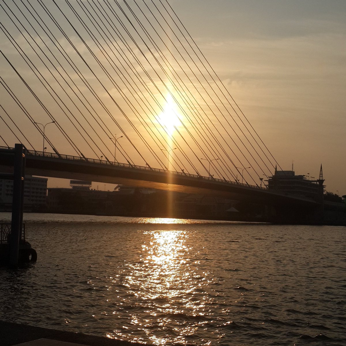 Sayan_Sawas's tweet photo. Rama VIII In the Morning time #beauty https://t.co/9XhIYzWLSo
