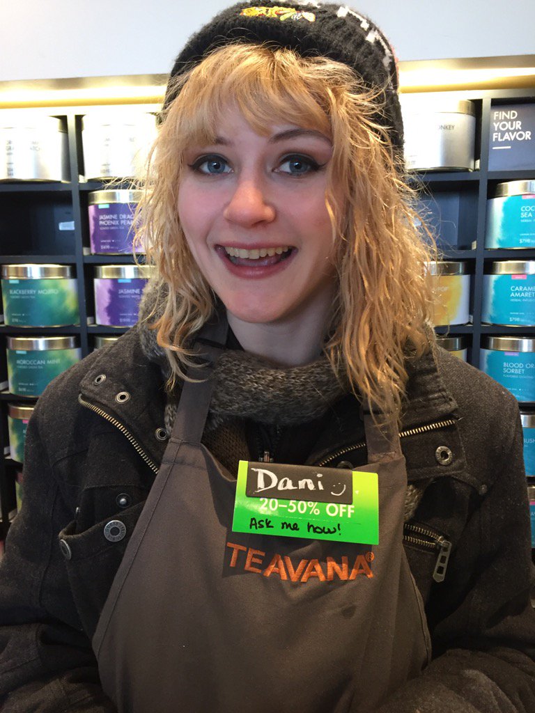Jessica99983840's tweet photo. Come visit our teaologist, Daneca, at oakbrook Teavana. Delicious tea and amazing specials https://t.co/JTln1gEE0Z