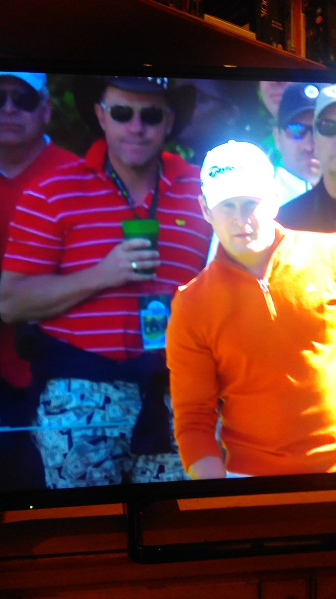JamesH_urley's tweet photo. Even at Augusta National you find people who are in the 90th percentile of imbecilism. #Masters #MoneyPants https://t.co/xvCzFs41og