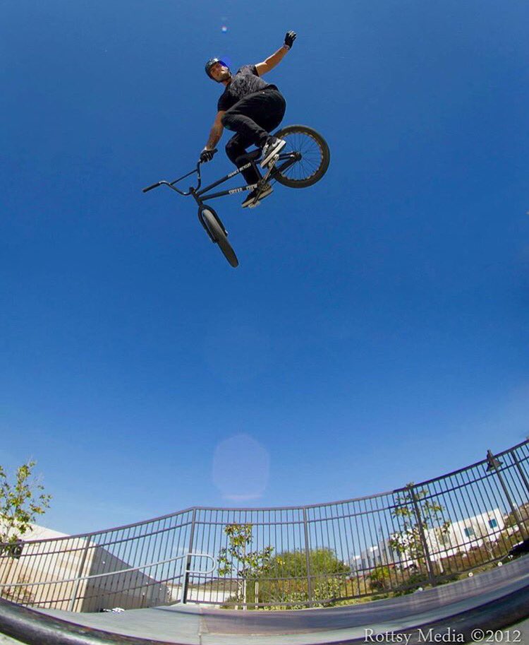 shadyrays's tweet photo. E l e v a t i o n #ShadyRay #LiveHard #bmx #bike #bigair https://t.co/B2lf6QDwLq