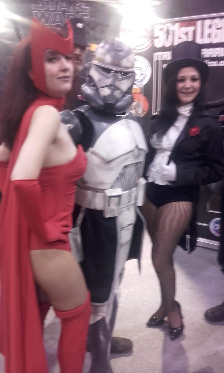 MilkAndTeaCos's tweet photo. #zatanna #scarletwitch @RomicsOfficial https://t.co/yFf1eNCcdO