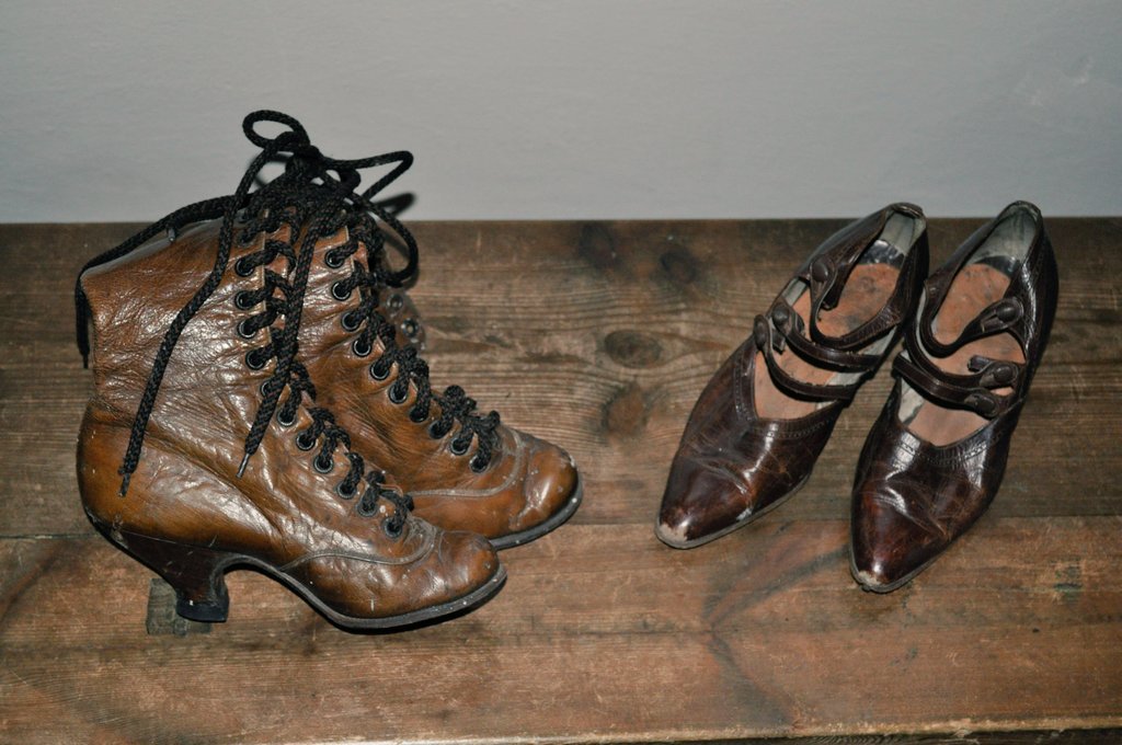 PriorkaHata's tweet photo. Жіночі чобітки кінця XIX ст.
#shoes #Kiev #museum #etnica #antique #34size #Priorka #kobzar https://t.co/pzoISSeh1u
