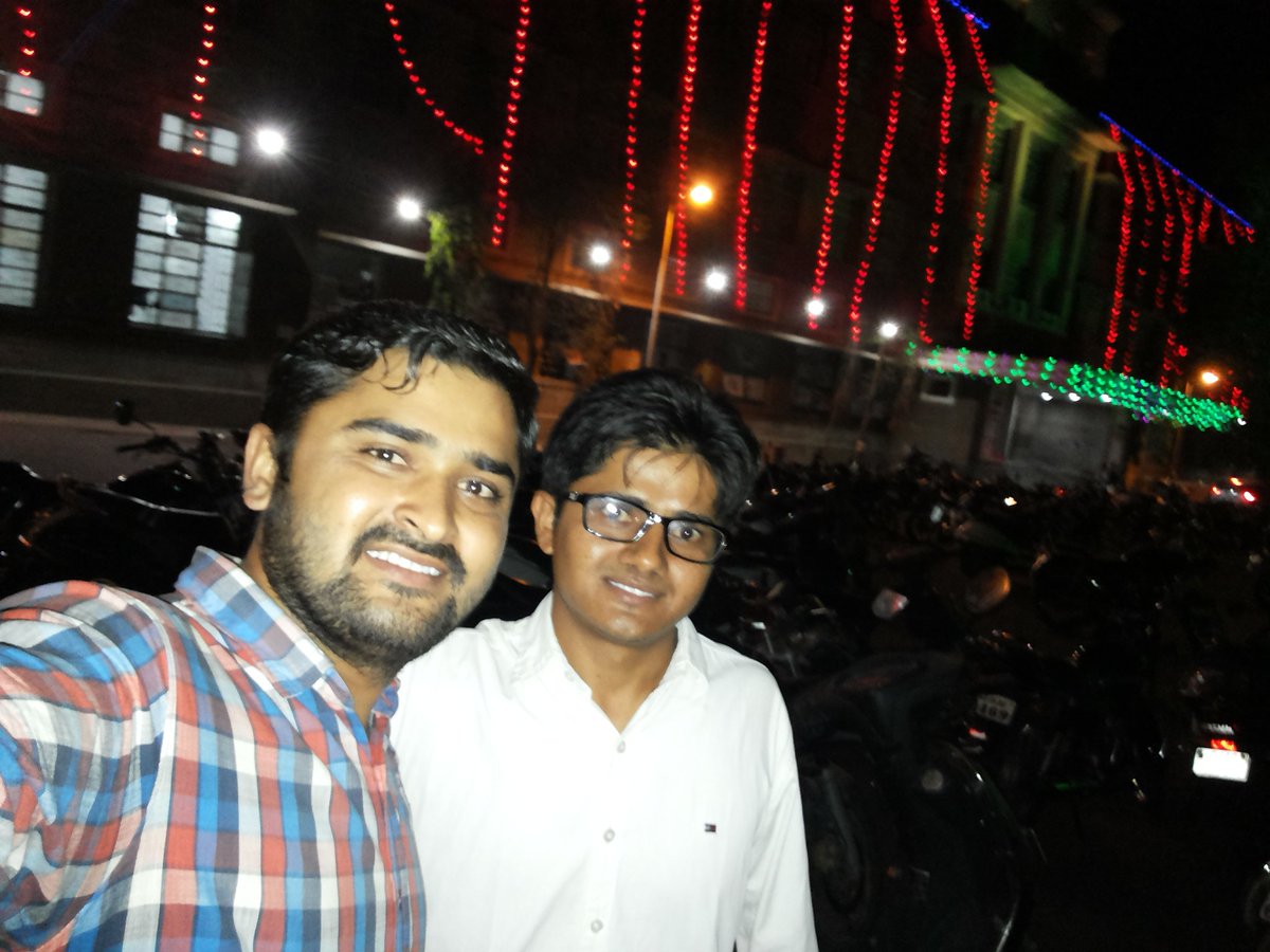 DrManekGadhvi's tweet photo. Selfie at my college, Shree M.P.Shah Medical College, Jamnagar. This all decoration is because of #Ecstasy2016 . https://t.co/Da0eH54tTW
