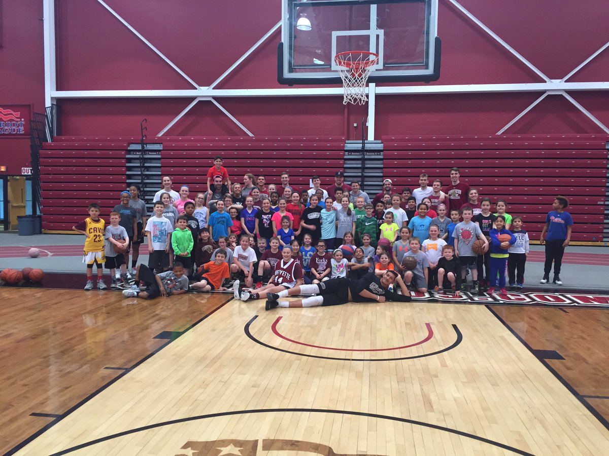 AthletesCARE1's tweet photo. Our Ball for Hunger event was a huge success! We had 76 participants, and collected 277 cans and 97 food items https://t.co/BJwzwZCYNr