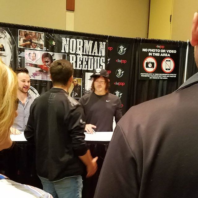 ennoia3's tweet photo. If I didn't know better I'd think Norman was wearing a #batmancostumechest but #itsrealanditsspectacular (linuxlani) https://t.co/O4kEw7JLil