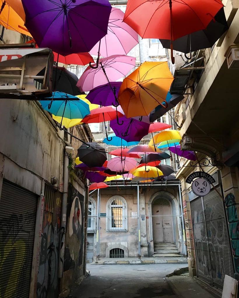 JenniferMcClure's tweet photo. Make the world brighter and more beautiful, wherever you are. #Istanbul #karaköy #alley #u… https://t.co/G97qbxIFU3 https://t.co/Q33NryLrcy