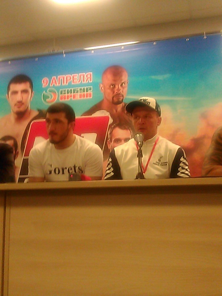 1safonoff's tweet photo. Эмеев и Шлеменко плечом к плечу) #M1Challenge65 https://t.co/1GeBLBkFrr