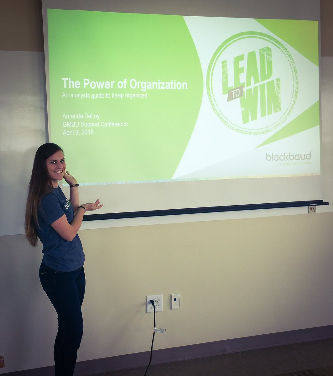 robnchas's tweet photo. Amanda teaches us how to declutter with The Power of Organization! #bbcscon https://t.co/BsZKiGVPB3