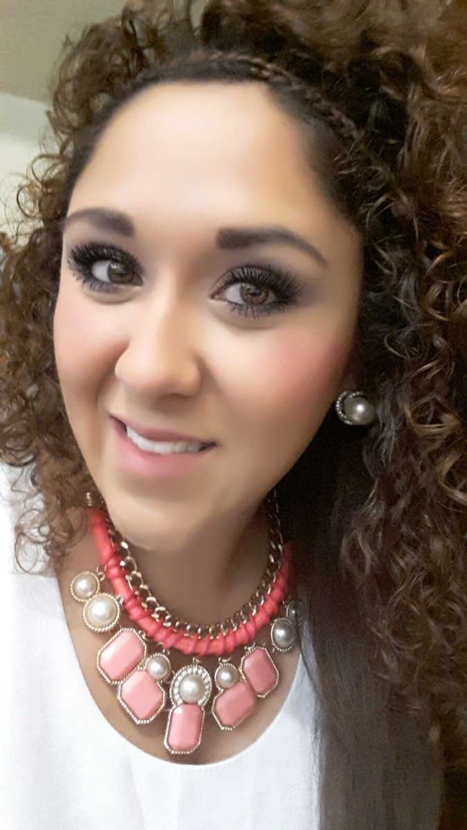 HermosaNaty's tweet photo. Listos para el bautizo
#guapostime
#glamourgowns
#FinDeSemanaMia https://t.co/9rQravpidW