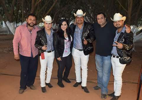 AlamenosOficial's tweet photo. Gracias a todos por su apoyo a todo el equipo que labora en Alameños de la sierra saludos a todos https://t.co/sSL8ILY3NM