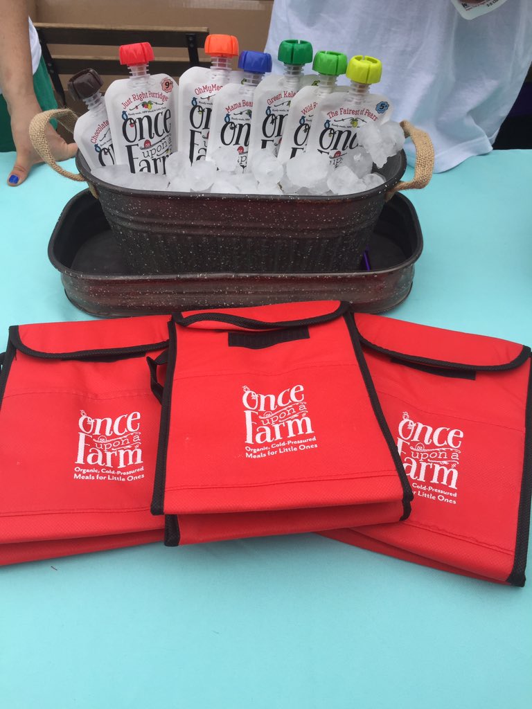 QueenBeeLatina's tweet photo. My #Kidfluential could not get enough of @uponafarm pouches @ #springfest #bestdayever @ClubMomMe ❤️💛💙💚 https://t.co/DZfaQNoyWv