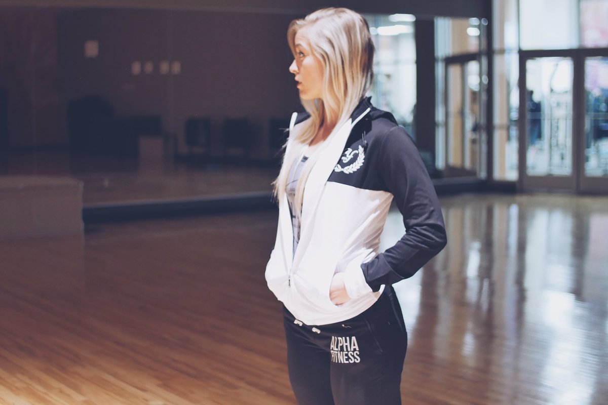 AlphaPackWomen's tweet photo. Giveaway Time! Retweet this picture for a chance to win our exclusive Alpha Tracksuit Jacket. #alphapackfitness https://t.co/DAvf2GEpFr