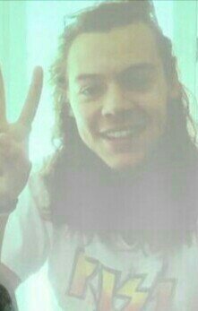 WhyLarryIsReal's tweet photo. LOOK AT HIM. SO SOFT. prince https://t.co/Ik4HJq9ooX