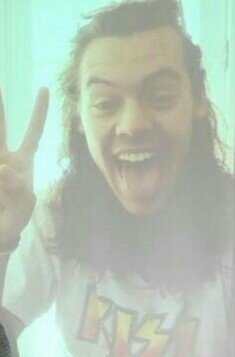 WhyLarryIsReal's tweet photo. LOOK AT HIM. SO SOFT. prince https://t.co/Ik4HJq9ooX