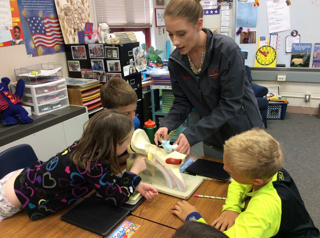 Newbold3rd's tweet photo. Learning about the inner ear from Nurse Stephanie. @Newbold3rd https://t.co/njsAYDwYNy