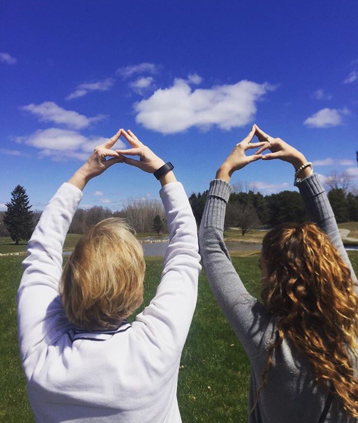 DeltaZetaCMU's tweet photo. Sister @hbomm and her mom who is a Delta Zeta Alum throwing up what they know! #DZForLife https://t.co/WknrXRmIrZ