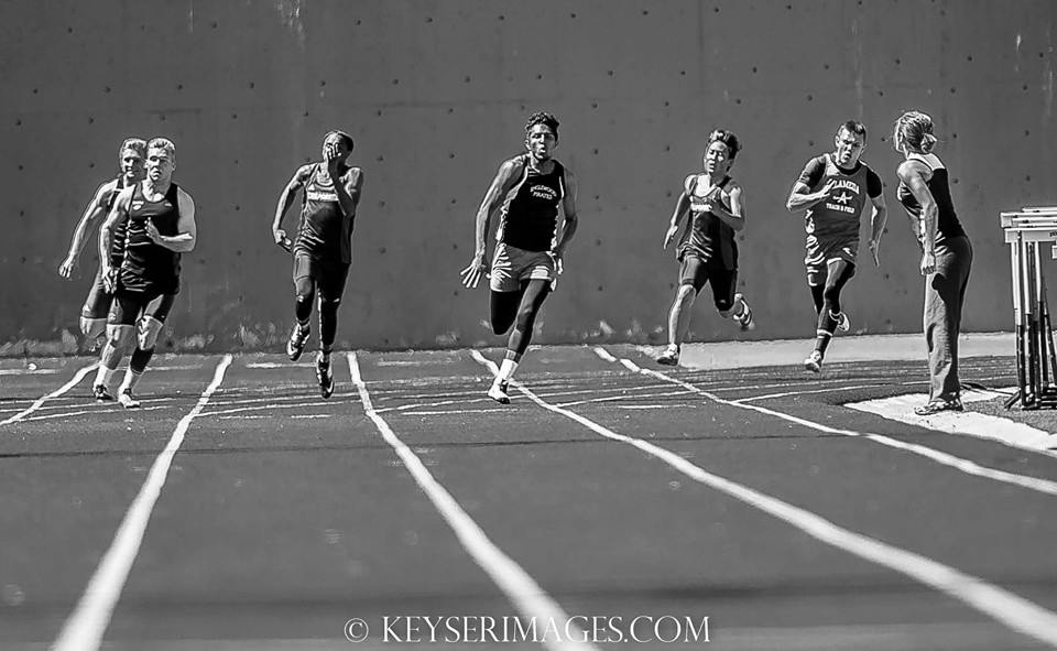 EHSPirates's tweet photo. Junior Daryl Culbreath wins the 200M Dash at the #Windjammer 2016 https://t.co/crF5dNTBVV