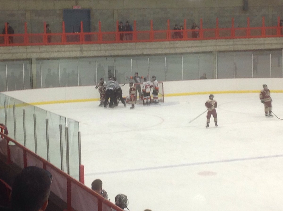 LSL_Fan's tweet photo. And now it's Typhons' goalie that is a wal. 45 seconds to play @HockeyQuebec @LacstlouisSIL @hockeylstl https://t.co/ttKhTiu17m