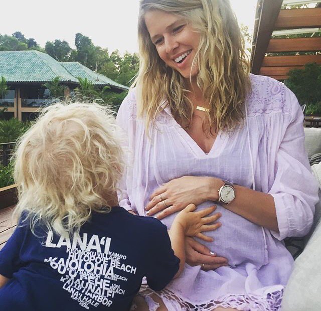 PositiveA2's tweet photo. #PHOTO | Congratulation to @Swrightolsen and @ericcolsen who expecting a little GIRL!! 🙈 #when3becomes4 https://t.co/uQzfpr6YCn