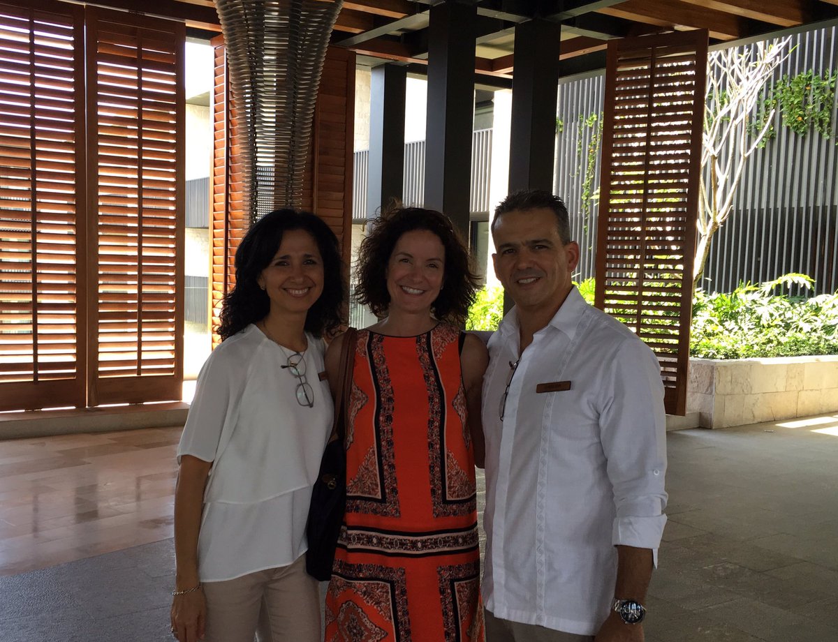 samiebarr's tweet photo. Loved meeting and connecting with Veronica and Carlos yesterday! Amazing property! @GrandHyattPlaya #LivingGrand https://t.co/hCX5IrV7G2