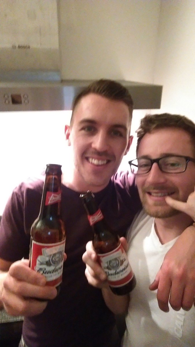 MikeF89's tweet photo. FOOTBALLLLLLLLLL #BudMatchDays @jamiejmerrett https://t.co/SRKD3c8LfP