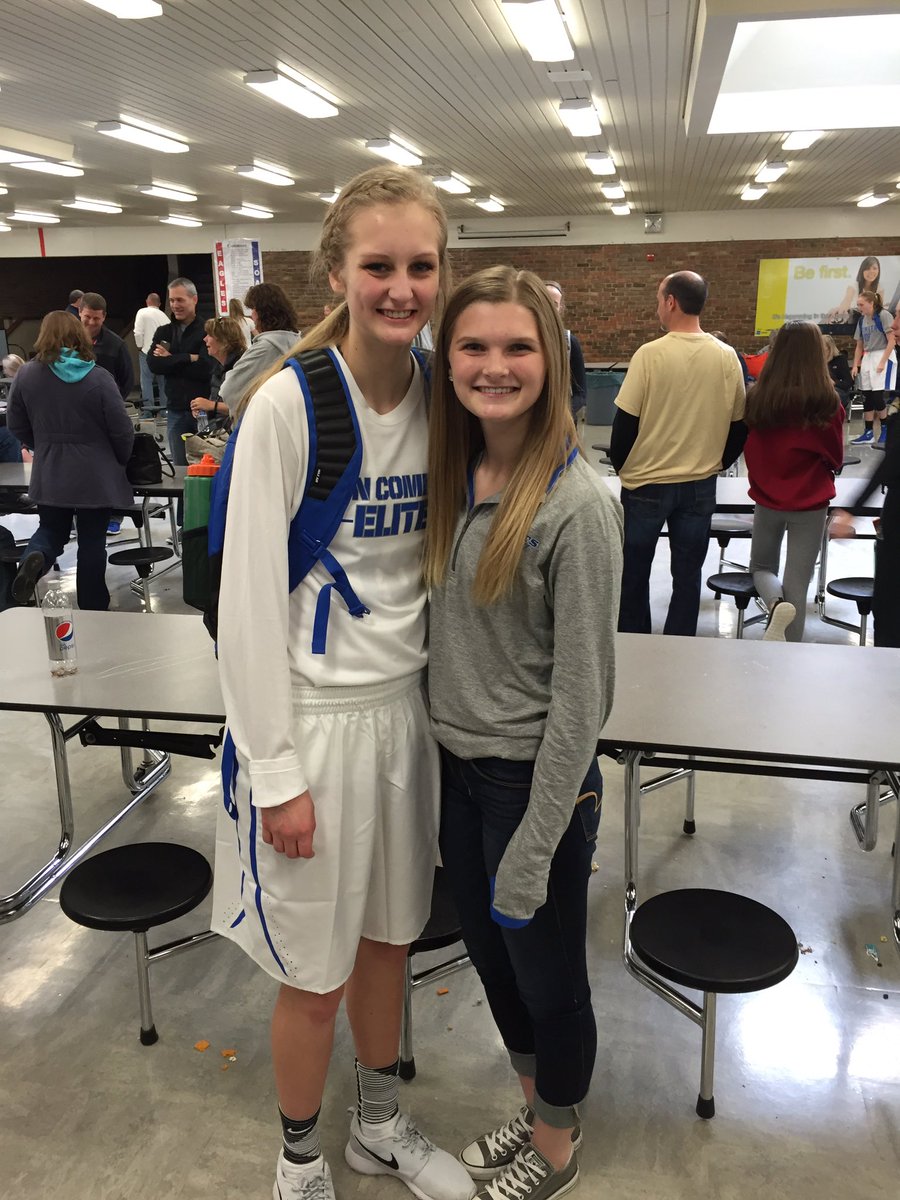 jdarthur20's tweet photo. Couple Blonde Bombers-  pK with a win a d 10 pts-  90-12
#cometshootout #besties @danniellejo @piperasche https://t.co/kp4r8qK4xf
