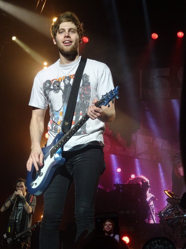 5SOS_Daily's tweet image. Luke || #SLFLBrighton || Apr09 || via:@HairLikeHarrys