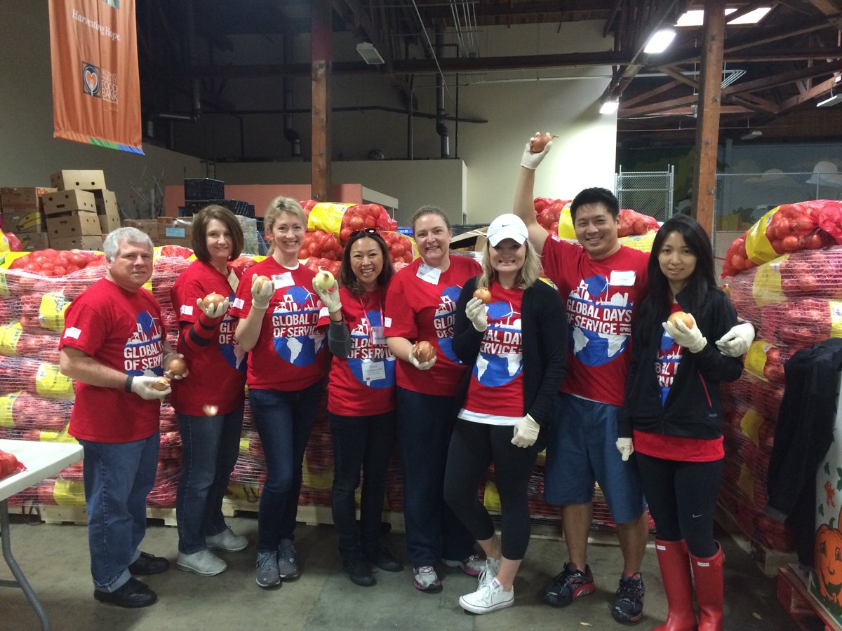 Nouglyduckling's tweet photo. Great time at the Second Harvest Food Bank of Orange County for @BUGDS @BU_Tweets #bugds16 #bugds https://t.co/zvWKdZjS8A