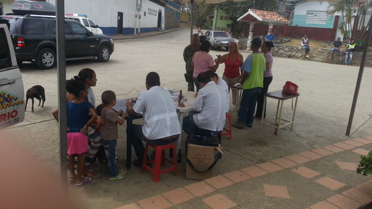 423Destacamento's tweet photo. #GNB  Jornada de  alimentos casa por casa y Atención Medica Integral, en el Sur Aragua. D-423 https://t.co/JpUAFjXuAW
