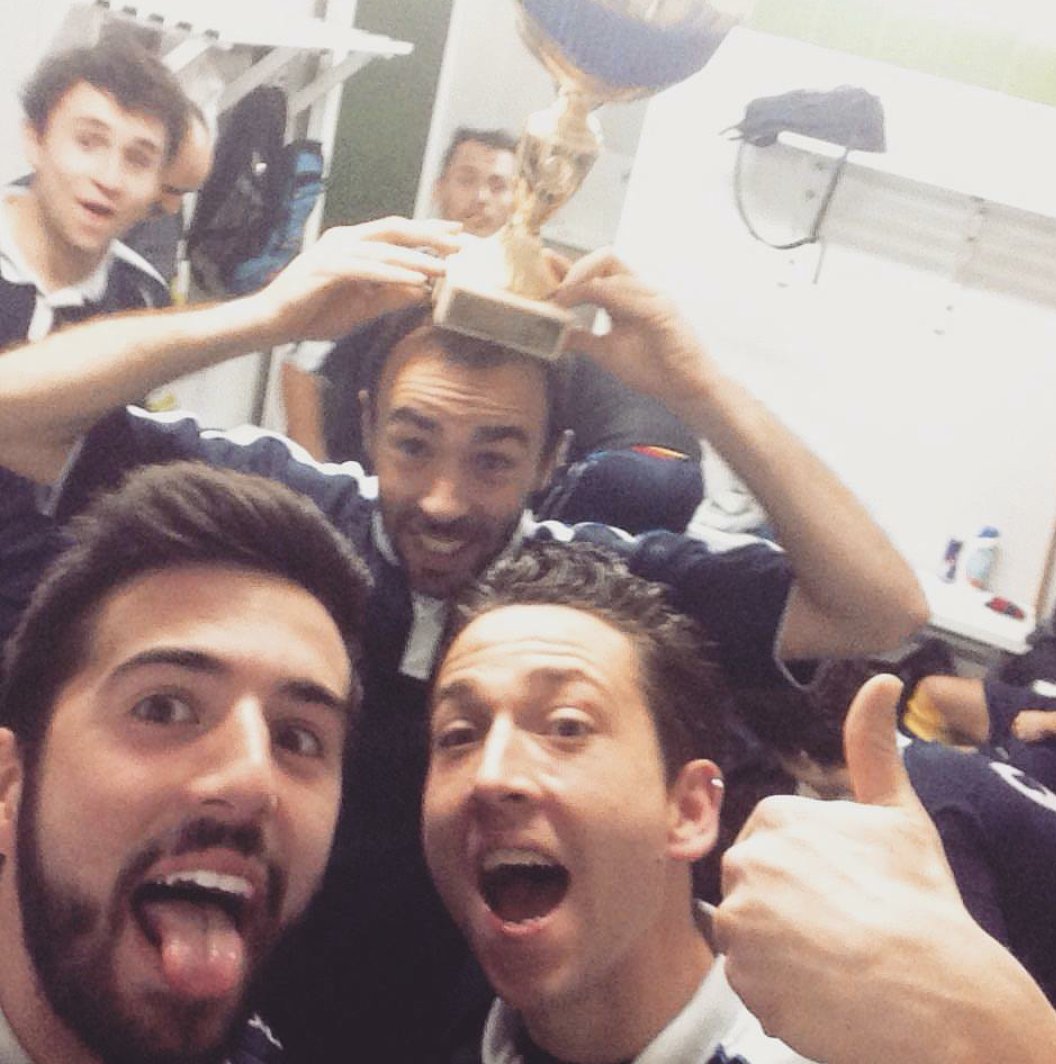 RCJolaseta's tweet photo. HOCKEY PATINES: El #RCJolaseta se lleva la #CopaNorte tras imponerse por 5-4 en la final al @iruna_hockey https://t.co/ZJmoj390fr