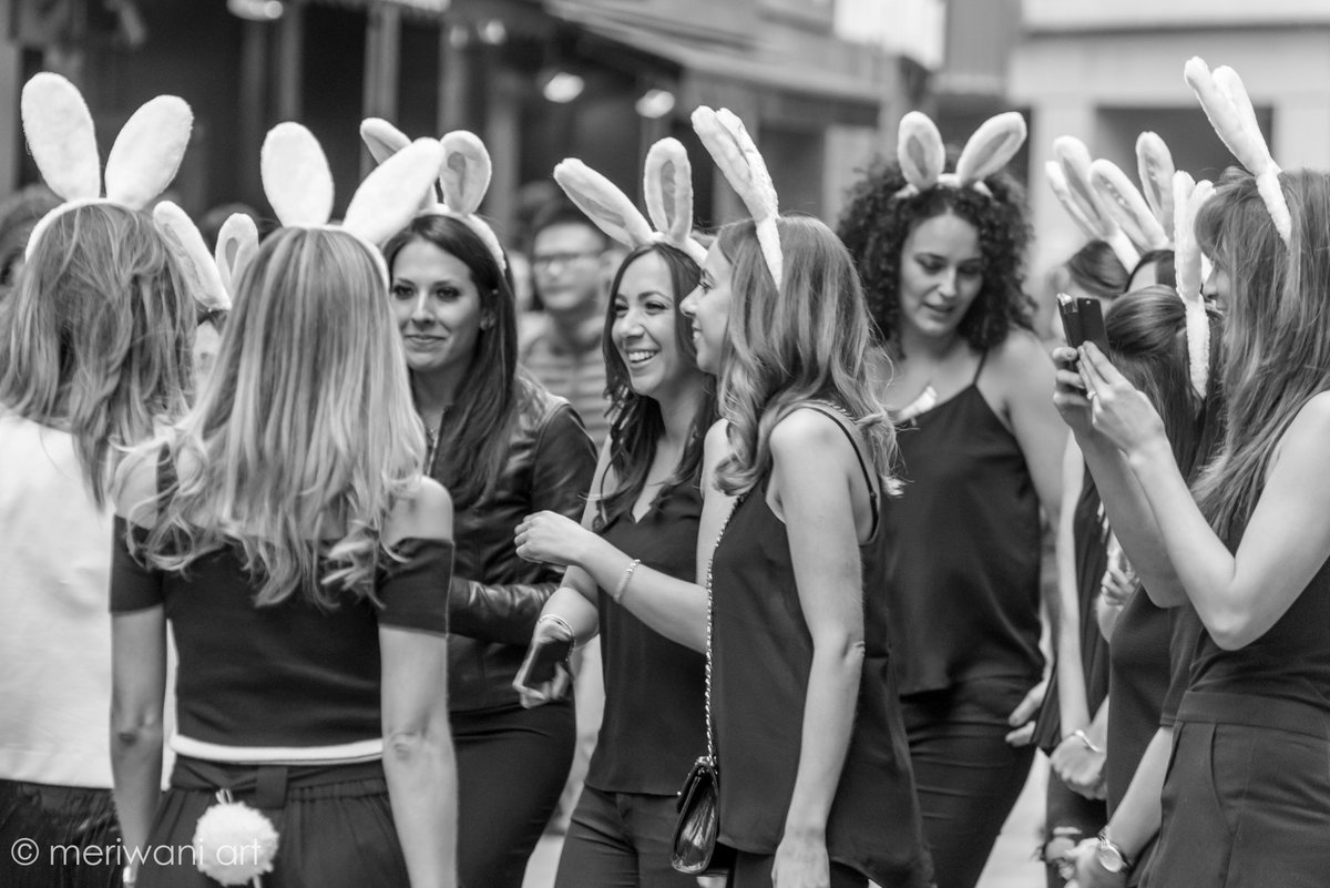 meriwaniart's tweet photo. Bunnies @StreetersLDN #London #photography #streetphotography #trees #pictures #timeoflives #bunny #Ladies https://t.co/qDsZxWRsMg