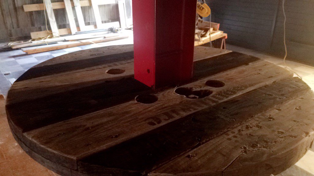 UncleWeirdys's tweet photo. But how did you get the beam inside the spool?! #diy #spooltable https://t.co/0b6ri5Ff8M