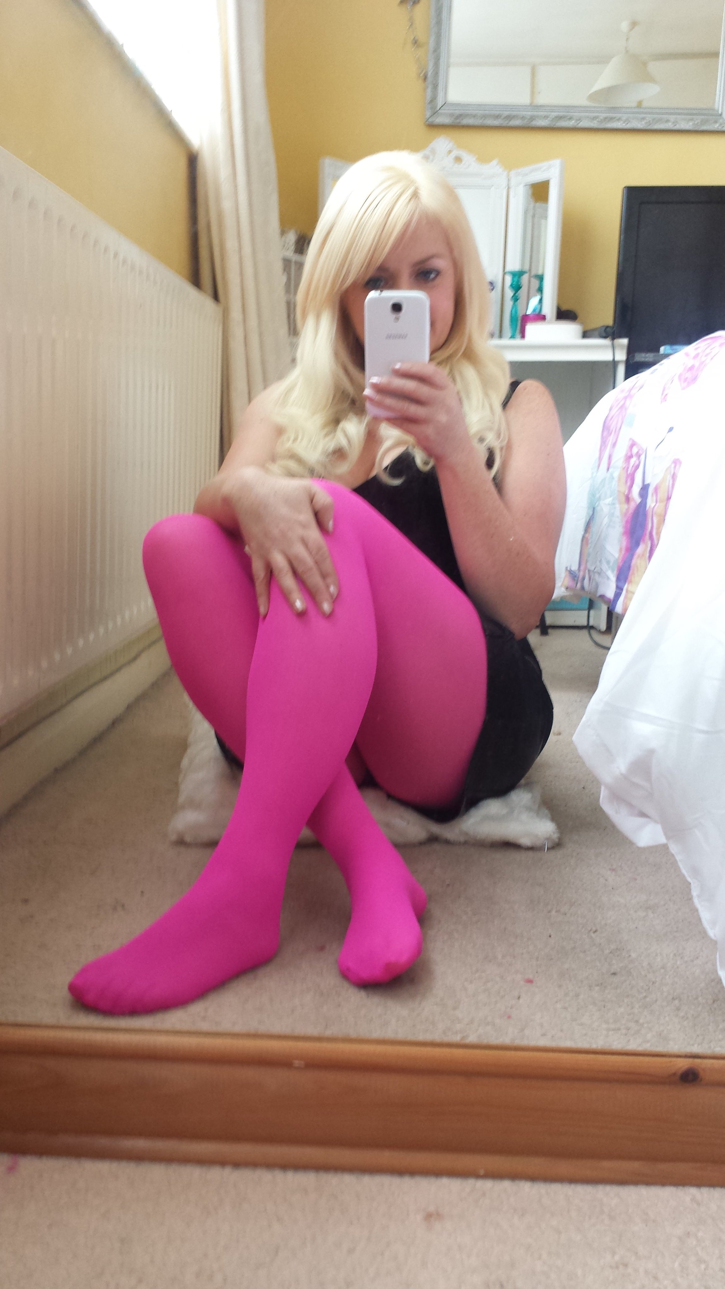 Pandora B 👠🇬🇧 on X: neon pink tights, I just love them too!   / X