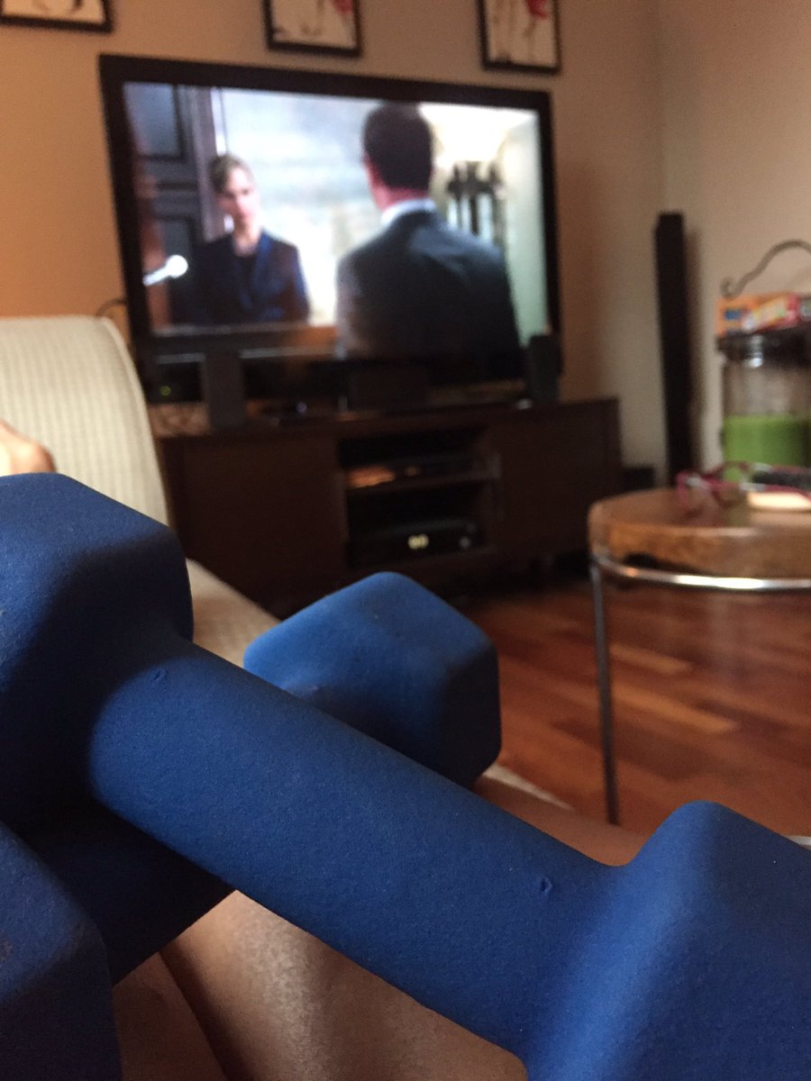 LaurenDawn_TV's tweet photo. How I'm watching @ScandalABC since I missed the gym this morning! #WithWeights #CurlsInCommercials #BicepsAndBack https://t.co/UsqT9aFm97