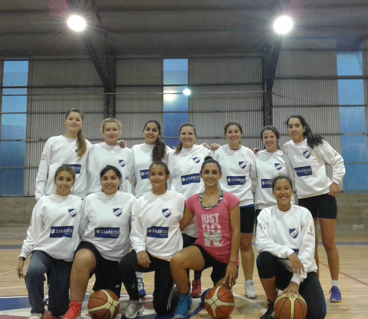 CNdeFbasketball's tweet photo. Entrenamiento del sábado por la tarde!!! #Femenino #Basket  #vatomandoforma @NacBasquetFem @ProfesNacional https://t.co/kOVHXBbojN