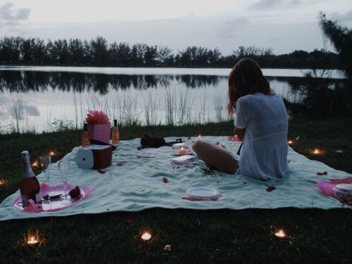 blissmountains's tweet photo. cute date idea; a little picnic by the lake https://t.co/KenUkD8zCl