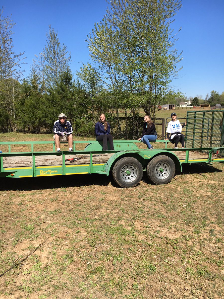 parkerr_elaine's tweet photo. Fun day working at Victory Alliance Ranch with NHS! @buckhorn_high https://t.co/CYbv7iQYwM