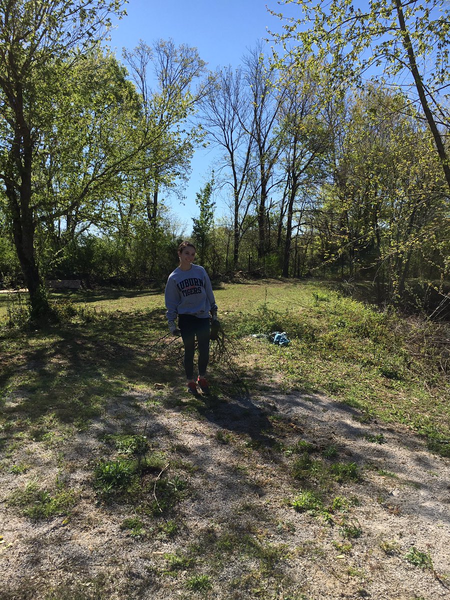parkerr_elaine's tweet photo. Fun day working at Victory Alliance Ranch with NHS! @buckhorn_high https://t.co/CYbv7iQYwM
