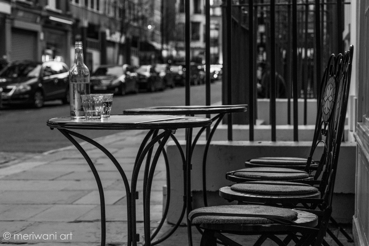 meriwaniart's tweet photo. Yet to arrive @StreetersLDN @Londonist #London #photography #streetphotography #cafe #pictures #timeoflives #dinner https://t.co/t5JrcDonwX