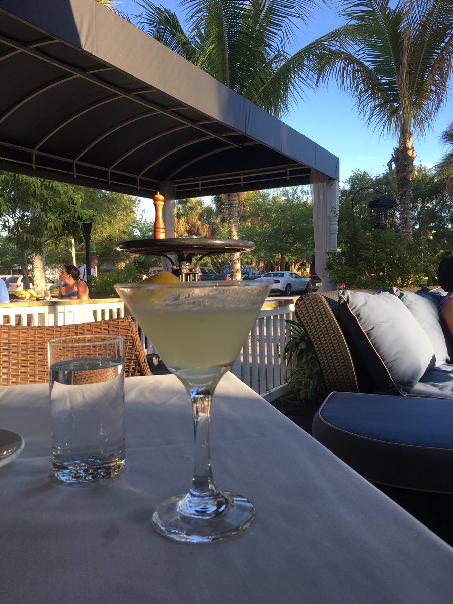 karenellen45's tweet photo. #Dijons #MelbourneBeach @TMainolfiWESH  Happy Hour https://t.co/w7O3Piif1m