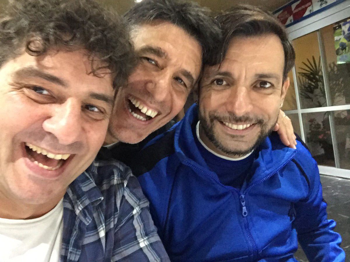 quiquecolombo's tweet photo. @martinbossi @DiegoTarditi  Futbol con amigos !! https://t.co/0fL283kw8Y