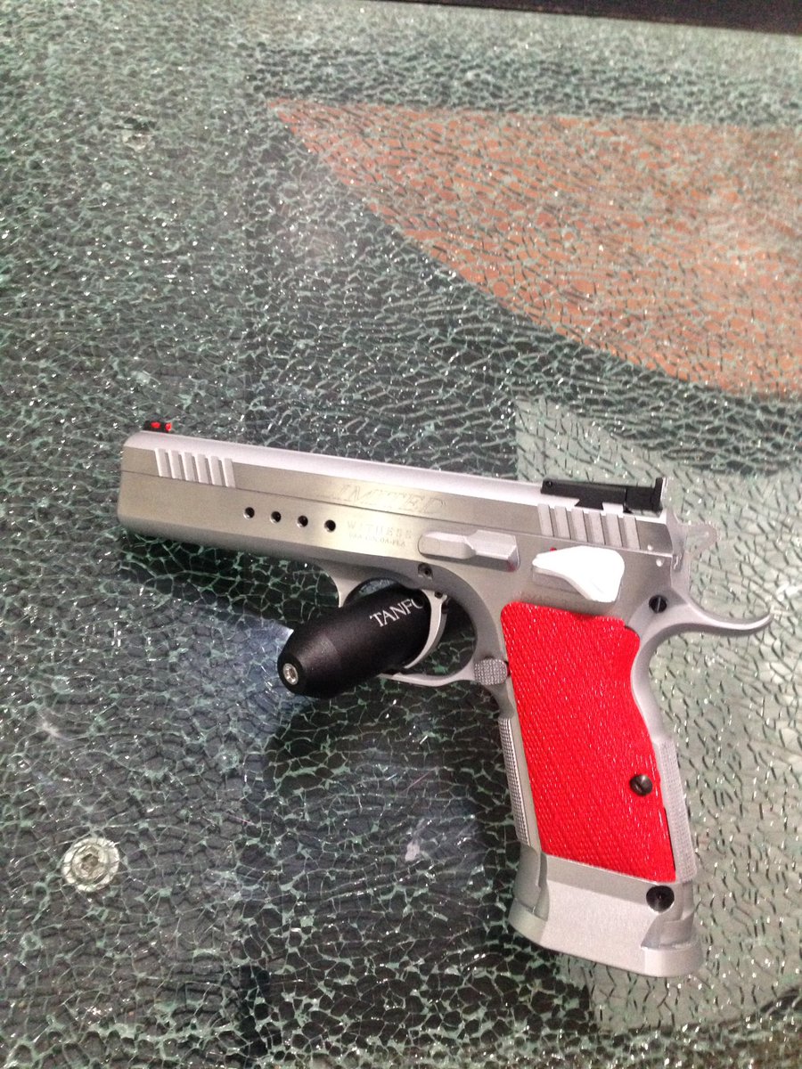 BttSinister's tweet photo. New grip on my baby. https://t.co/UevZ4wStm1