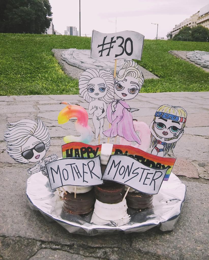 leonelvega5's tweet photo. #HAPPYBIRTHDAYLADYGAGA.
@ladygaga Tus Little monsters Argentinos Te Amamos!❤ #CakeLike 👑
Fue un Dia muy Lindo! https://t.co/6SjUFzp5yE