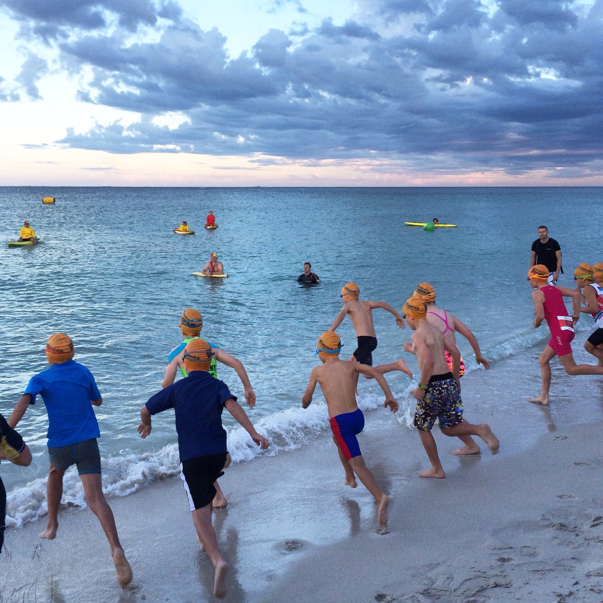 TriEventsWA's tweet image. The TriEvents Tadpoles are off!  #triserieswa #sunsmart #triathlon #swimbikerun #sunday