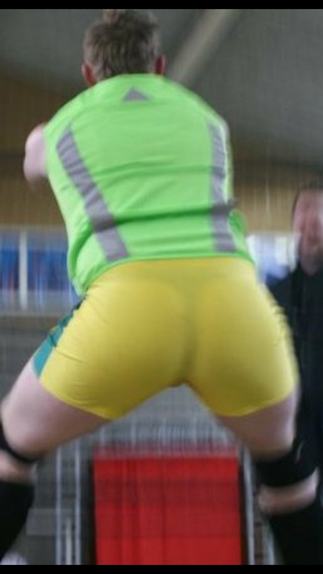 JustyWrestles's tweet photo. Before #OTT and before the #GymNasties The Shapester still hit those #Squats 
2010 in Bray https://t.co/cZsMtGFIEQ
