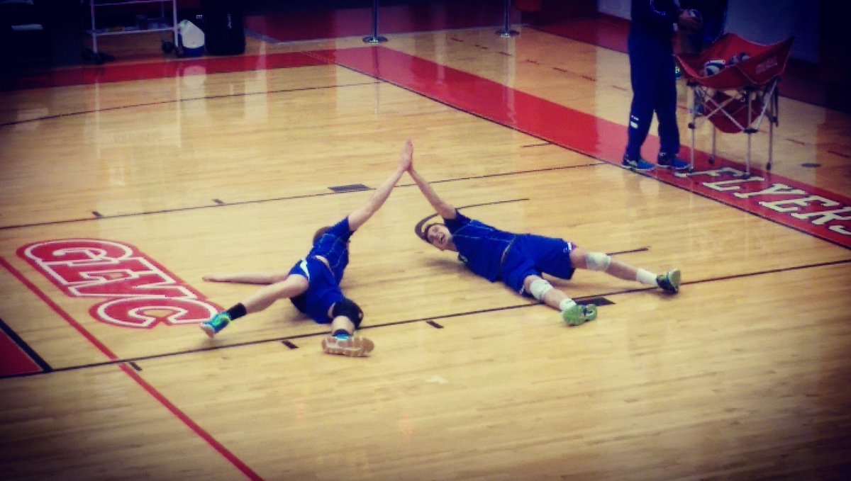 MastodonMVB's tweet photo. Teammates who stretch together win together! #IPFWmvb plays at No. 13 Lewis! #MIVAvb #GoDons #OneTeam #OneStretch https://t.co/rB8Wi87qjm