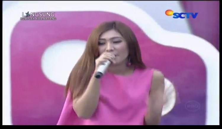 InboxSCTV_'s tweet photo. Pagi-pagi dangdutan seru dulu yuk sama @iMeyMey_ #KarnavalInbox https://t.co/pgjZ3875bu